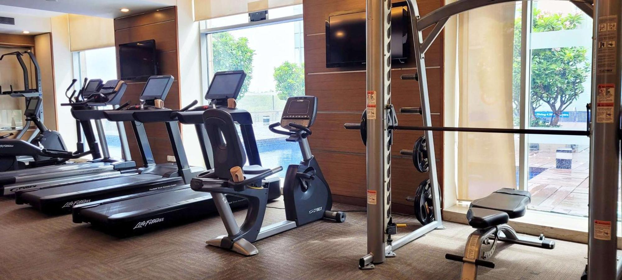 Radisson Blu Hotel, Greater Noida Exterior foto A gym at a hotel
