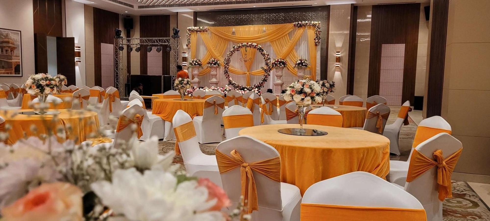 Radisson Blu Hotel, Greater Noida Exterior foto A wedding reception at a hotel in India