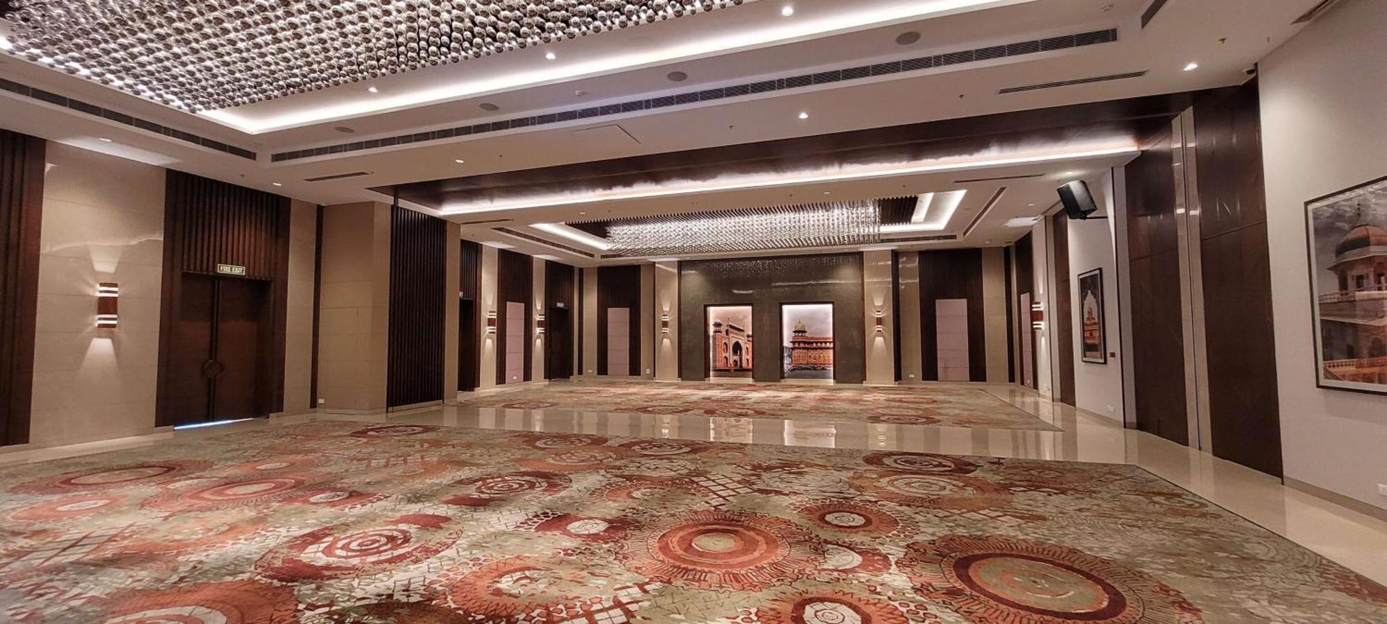 Radisson Blu Hotel, Greater Noida Exterior foto The lobby of the hotel