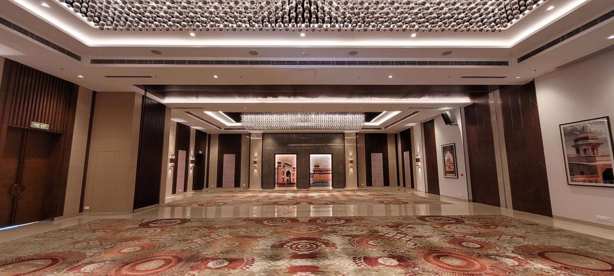 Radisson Blu Hotel, Greater Noida Exterior foto The lobby of the hotel