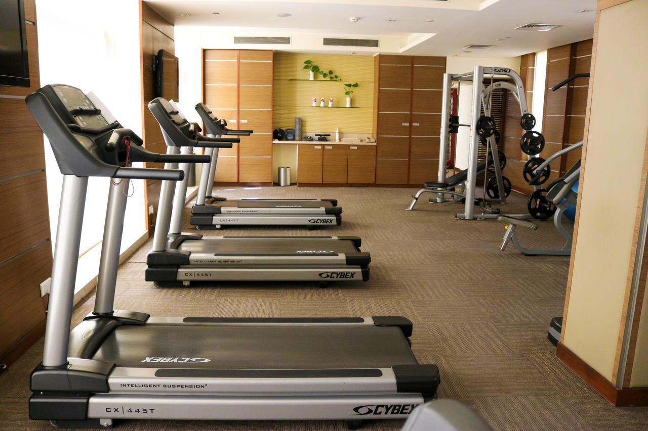 Radisson Blu Hotel, Greater Noida Exterior foto A gym at a hotel