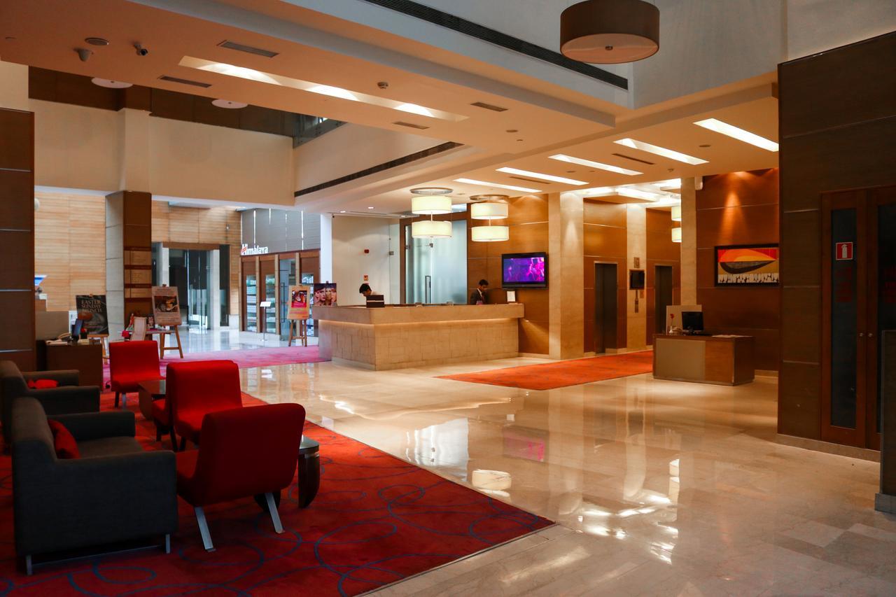 Radisson Blu Hotel, Greater Noida Exterior foto Lobby