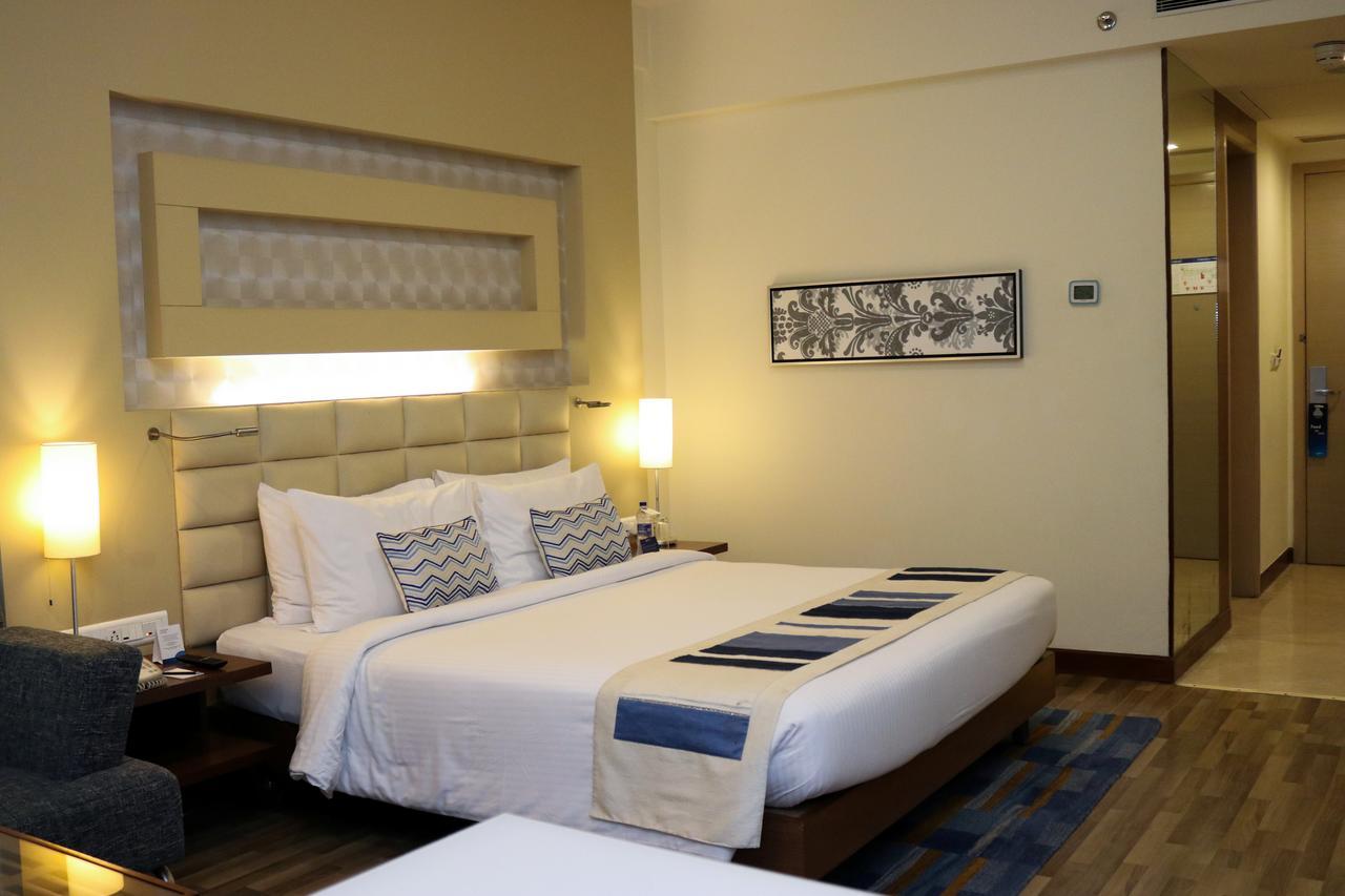 Radisson Blu Hotel, Greater Noida Exterior foto A room at the Taj Bengal